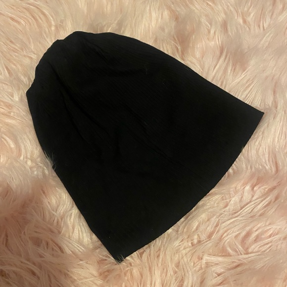 FREE W/ORDER Y2K embroidered beanie/toque - Picture 2 of 4